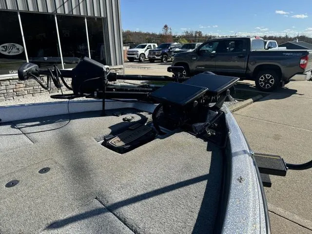 Slide: The Image of Phoenix Bass Boat 20 PHX 2022 - 9