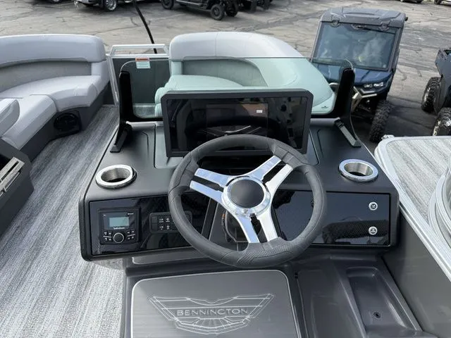 Slide: The Image of Bennington M Quad Bench 22 MFB Tritoon 2025 - 14