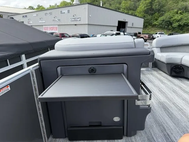 Slide: The Image of Bennington M Quad Bench 22 MFB Tritoon 2025 - 22