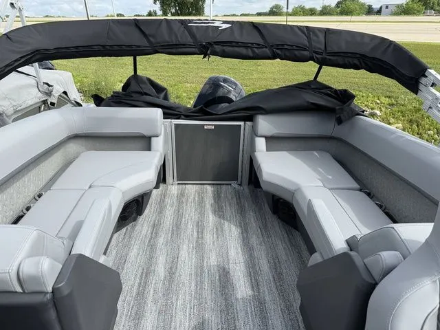 Slide: The Image of Bennington M Quad Bench 22 MFB Tritoon 2025 - 23