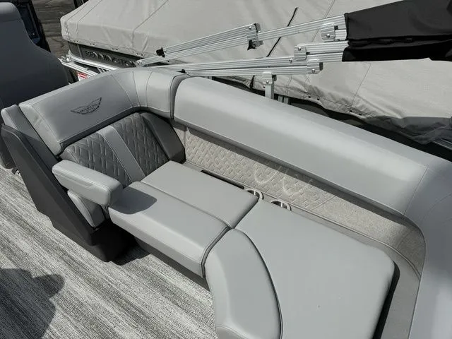 Slide: The Image of Bennington M Quad Bench 22 MFB Tritoon 2025 - 25