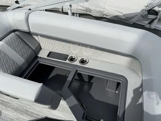 Slide: The Image of Bennington M Quad Bench 22 MFB Tritoon 2025 - 26