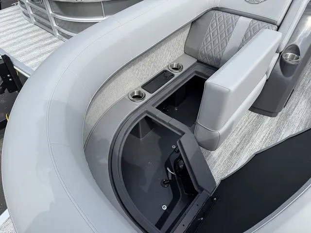 Slide: The Image of Bennington M Quad Bench 22 MFB Tritoon 2025 - 27