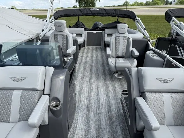 Slide: The Image of Bennington M Quad Bench 22 MFB Tritoon 2025 - 6