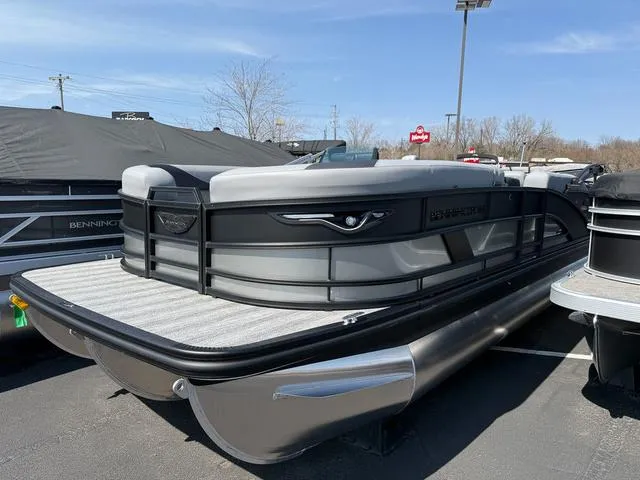 The Image of Bennington M Swingback 24 MSB Tritoon 2025 - 1