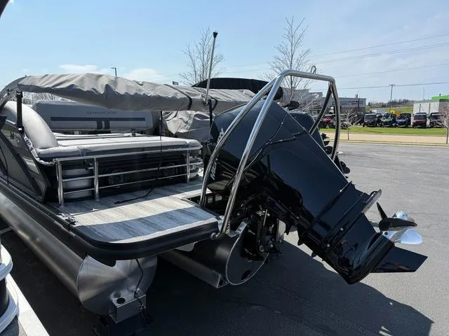 Slide: The Image of Bennington M Swingback 24 MSB Tritoon 2025 - 4