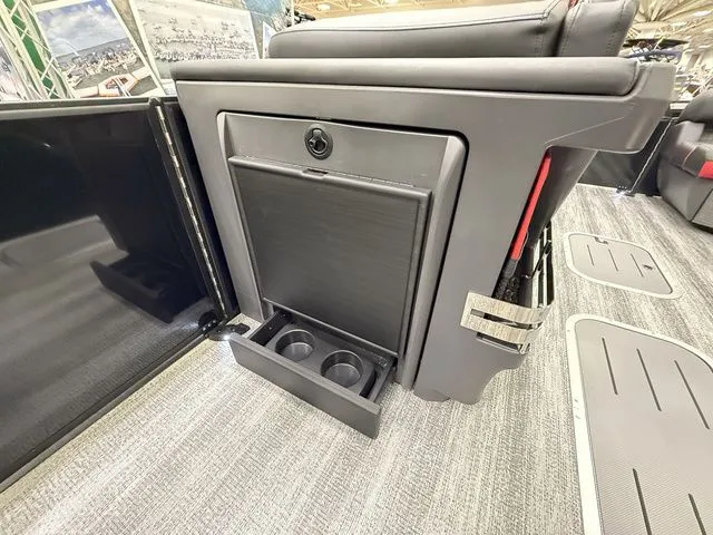 Slide: The Image of Bennington M Quad Bench 24 MFB Tritoon 2025 - 15