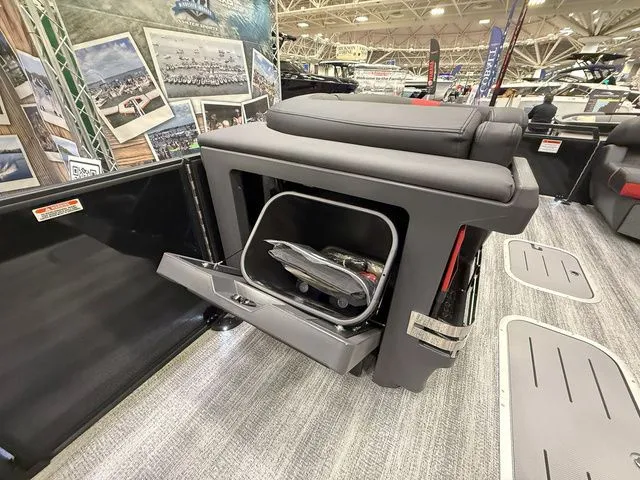 Slide: The Image of Bennington M Quad Bench 24 MFB Tritoon 2025 - 16