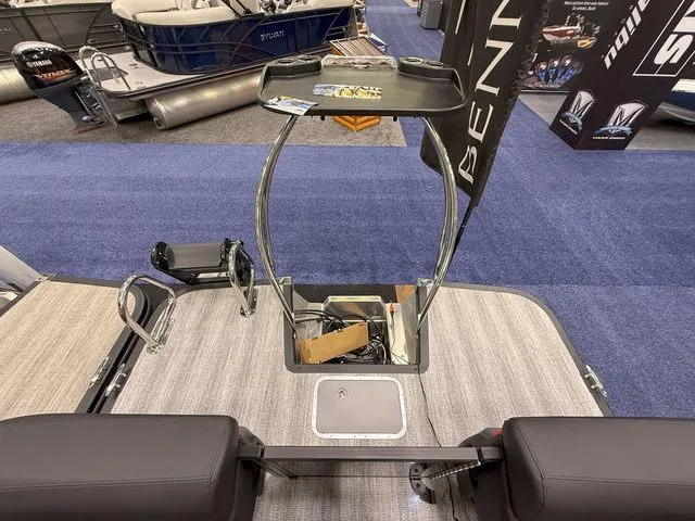 Slide: The Image of Bennington M Quad Bench 24 MFB Tritoon 2025 - 31