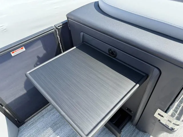 Slide: The Image of Bennington M Swingback 22 MSB Tritoon 2025 - 16