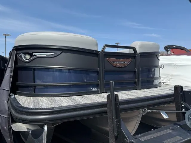 Slide: The Image of Bennington M Swingback 22 MSB Tritoon 2025 - 3