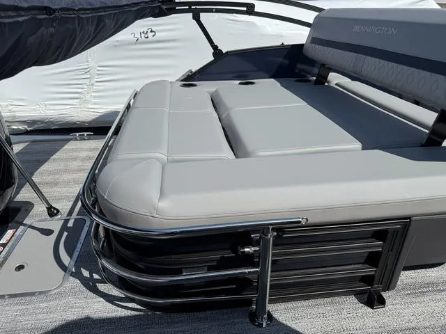 Slide: The Image of Bennington M Swingback 22 MSB Tritoon 2025 - 30