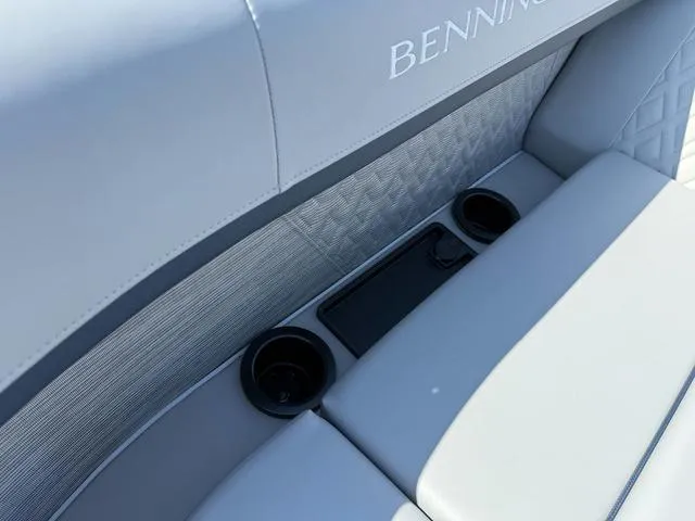 Slide: The Image of Bennington M Swingback 22 MSB Tritoon 2025 - 6