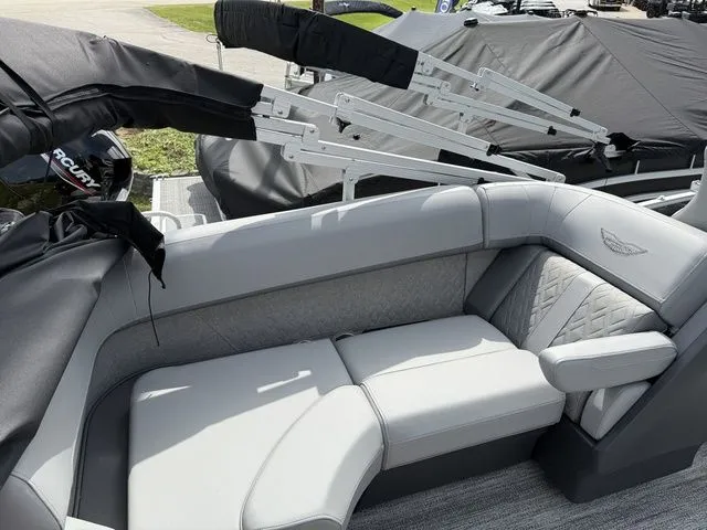 Slide: The Image of Bennington M Quad Bench 22 MFB Tritoon 2025 - 13