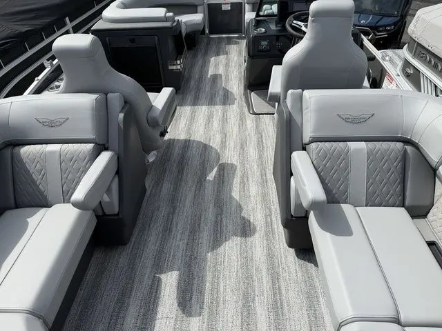 Slide: The Image of Bennington M Quad Bench 22 MFB Tritoon 2025 - 24