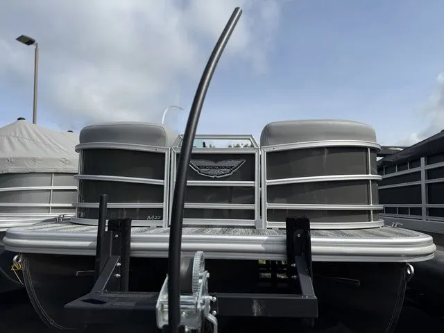 Slide: The Image of Bennington M Quad Bench 22 MFB Tritoon 2025 - 4