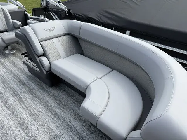 Slide: The Image of Bennington M Quad Bench 22 MFB Tritoon 2025 - 8