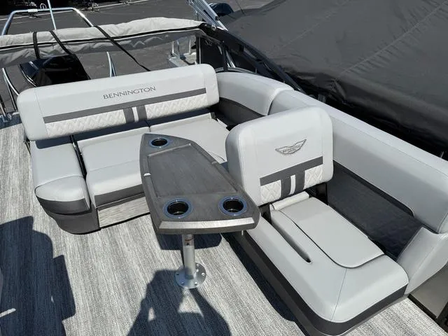 Slide: The Image of Bennington M Swingback 24 MSB Tritoon 2025 - 25