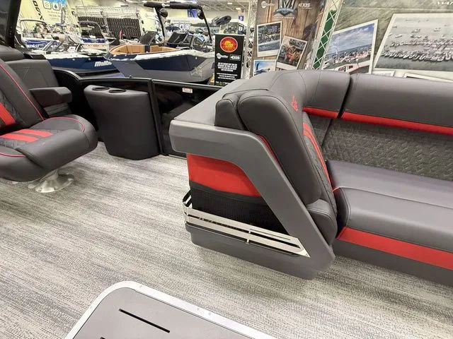 Slide: The Image of Bennington M Quad Bench 24 MFB Tritoon 2025 - 13