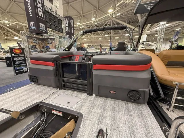 Slide: The Image of Bennington M Quad Bench 24 MFB Tritoon 2025 - 34