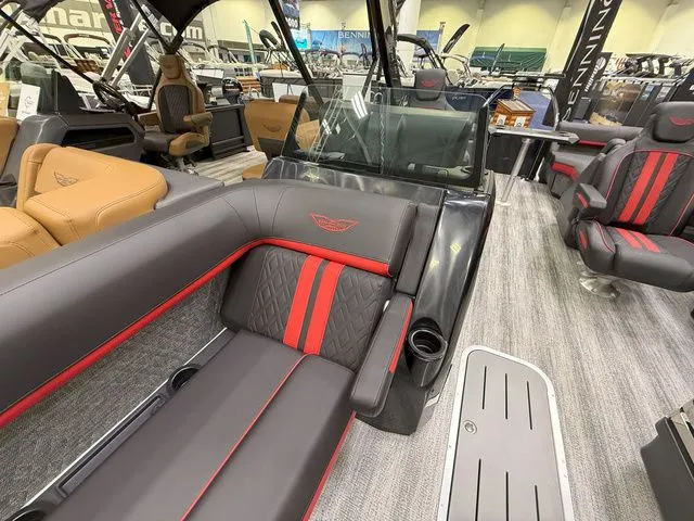 Slide: The Image of Bennington M Quad Bench 24 MFB Tritoon 2025 - 10