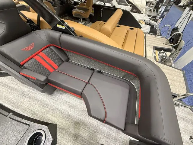 Slide: The Image of Bennington M Quad Bench 24 MFB Tritoon 2025 - 29