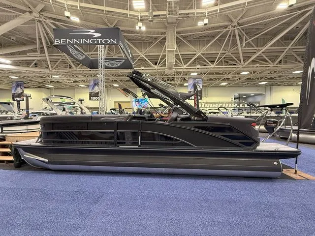 Slide: The Image of Bennington M Quad Bench 24 MFB Tritoon 2025 - 3