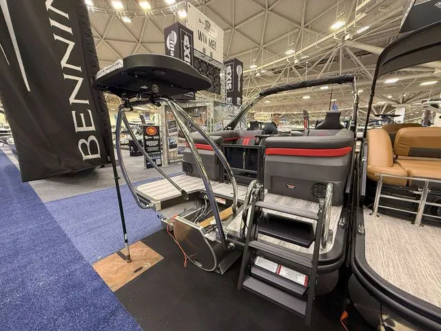 Slide: The Image of Bennington M Quad Bench 24 MFB Tritoon 2025 - 33