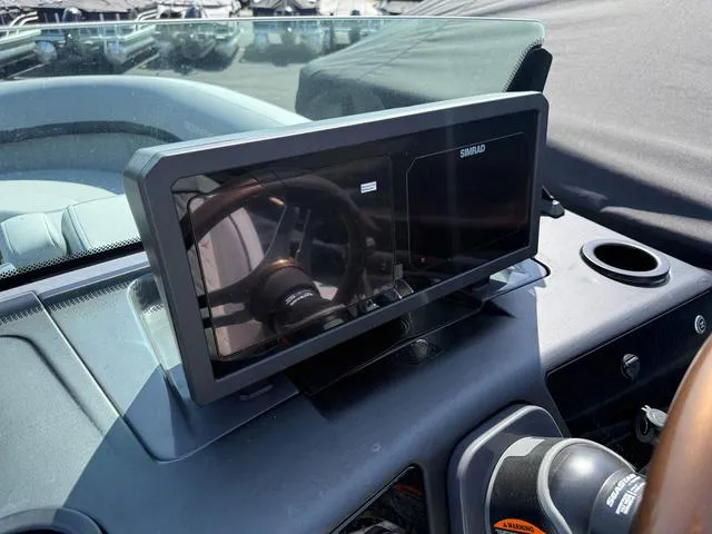 Slide: The Image of Bennington M Swingback 22 MSB Tritoon 2025 - 22