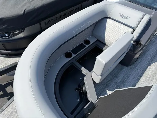 Slide: The Image of Bennington M Swingback 22 MSB Tritoon 2025 - 7