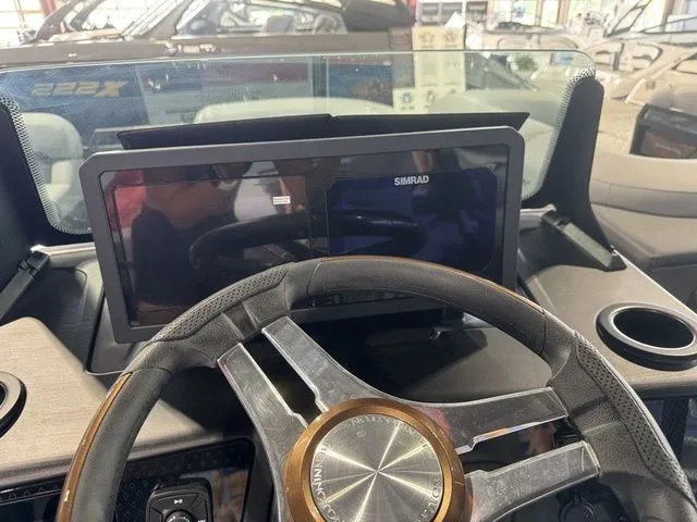 Slide: The Image of Bennington M Swingback 22 MSB Tritoon 2025 - 15