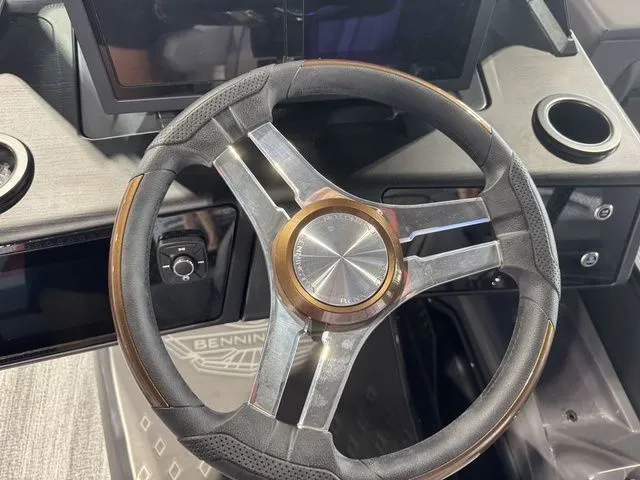 Slide: The Image of Bennington M Swingback 22 MSB Tritoon 2025 - 16