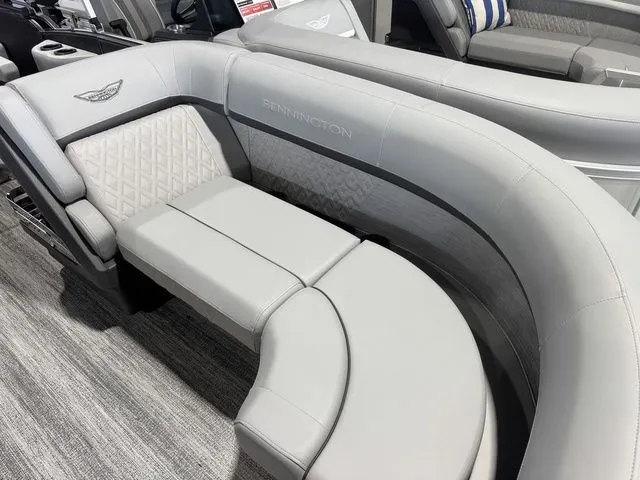 Slide: The Image of Bennington M Swingback 22 MSB Tritoon 2025 - 7