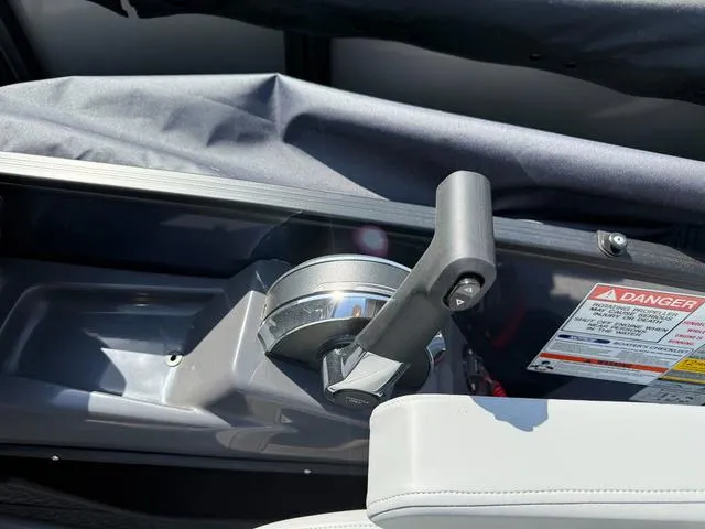 Slide: The Image of Bennington M Swingback 22 MSB Tritoon 2025 - 25