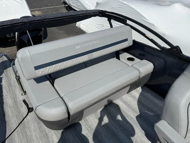 Slide: The Image of Bennington M Swingback 22 MSB Tritoon 2025 - 27