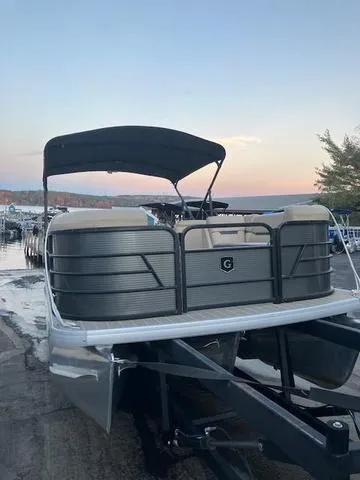 Slide: The Image of Godfrey SW2286SFL 2022 - 4