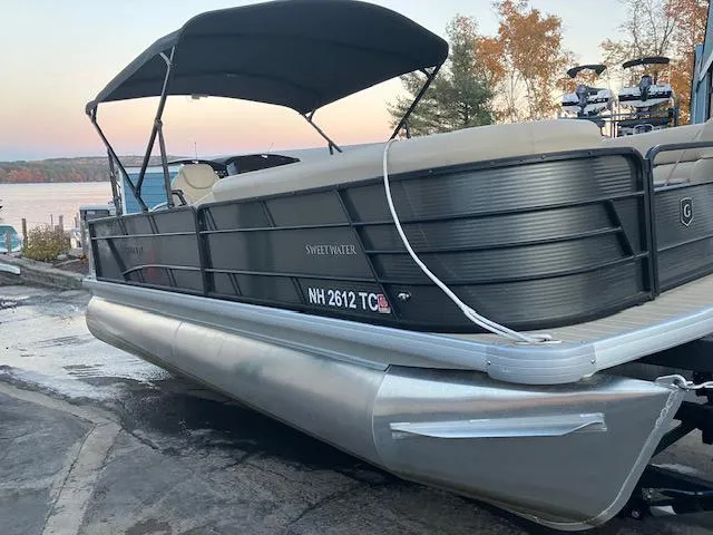 Slide: The Image of Godfrey SW2286SFL 2022 - 5