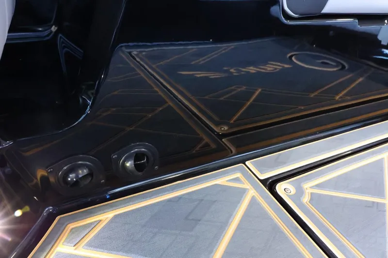 Slide: The Image of Tigé 24RZX 2025 - 50