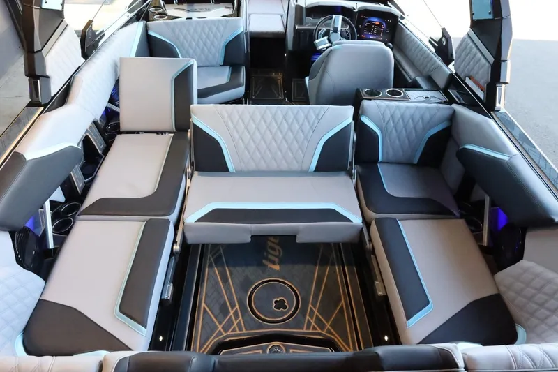 Slide: The Image of Tigé 24RZX 2025 - 56