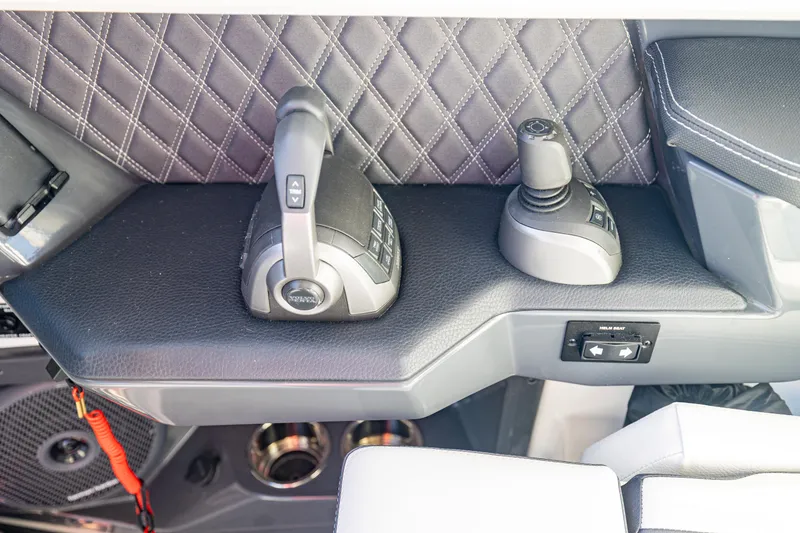 Slide: The Image of Cobalt R31 Surf 2025 - 11