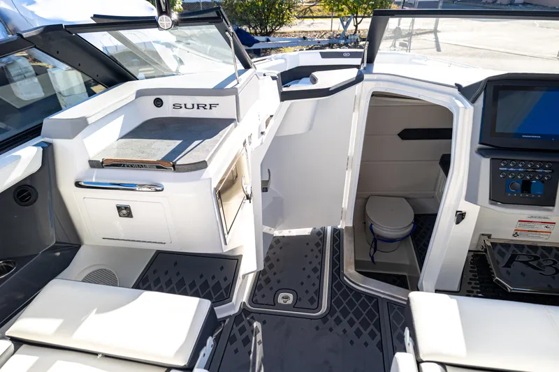 Slide: The Image of Cobalt R31 Surf 2025 - 15