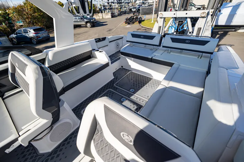 Slide: The Image of Cobalt R31 Surf 2025 - 18