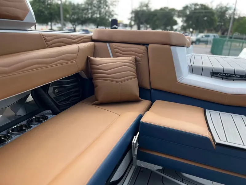 Slide: The Image of Nautique G23 2025 - 18