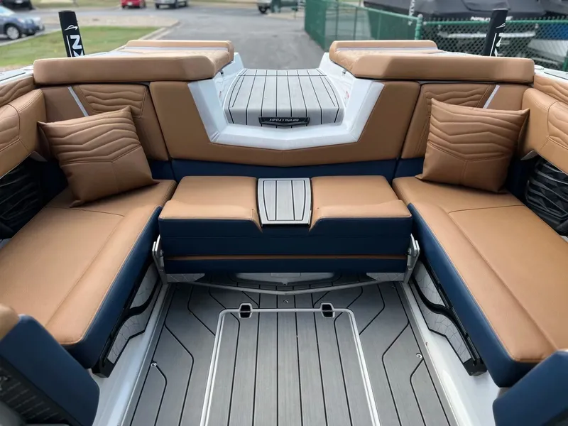 Slide: The Image of Nautique G23 2025 - 19