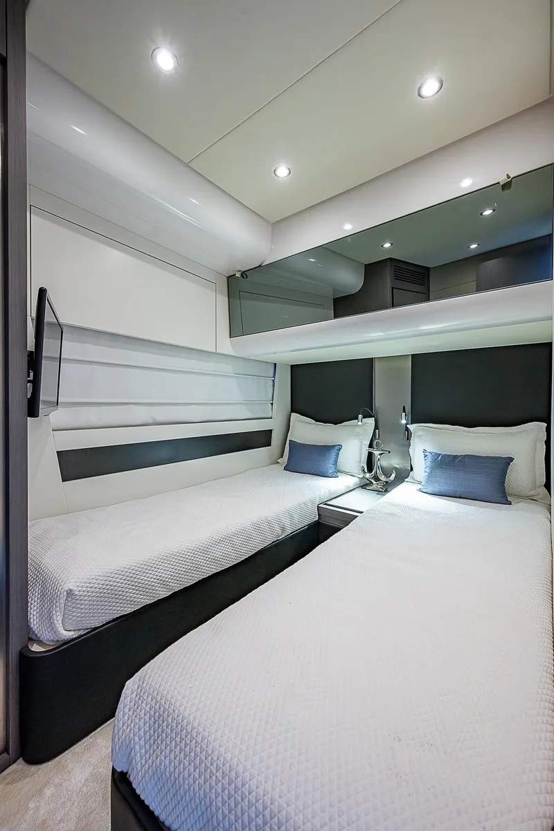 Slide: The Image of Azimut S6 2022 - 61