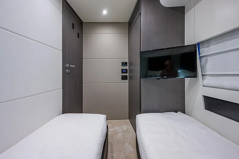 Slide: The Image of Azimut S6 2022 - 63