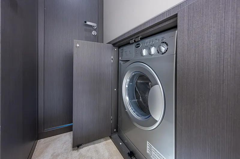 Slide: The Image of Azimut S6 2022 - 70