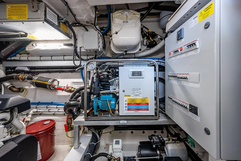 Slide: The Image of Azimut S6 2022 - 79