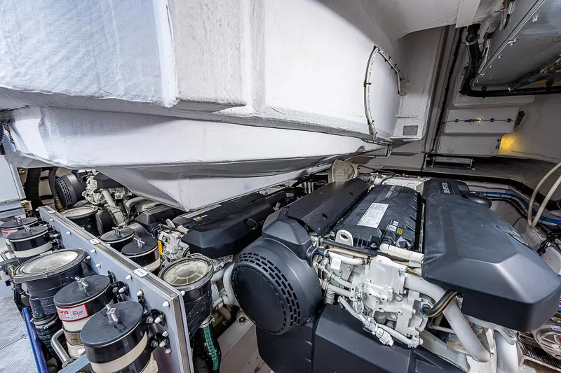 Slide: The Image of Azimut S6 2022 - 80