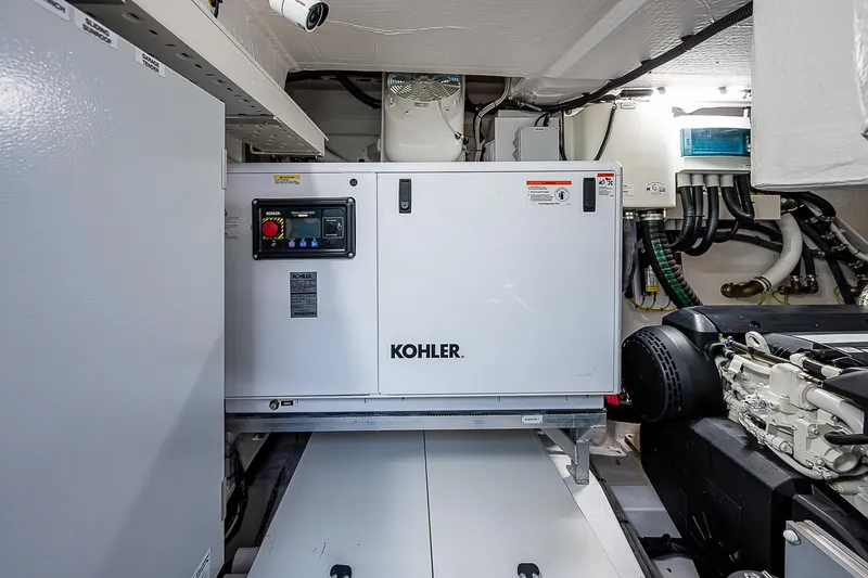 Slide: The Image of Azimut S6 2022 - 82